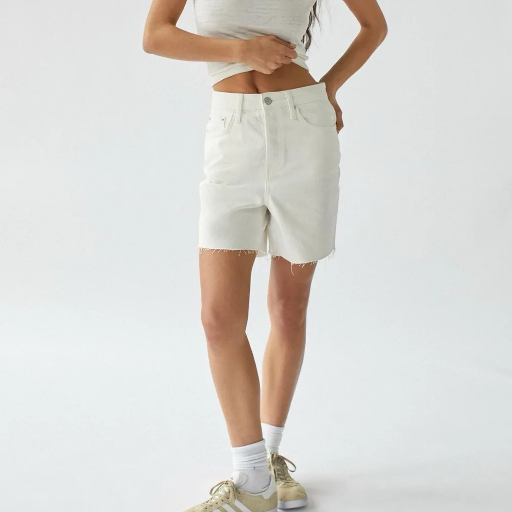 BDG 90’s long  short Bermuda denim white high waisted shorts 25 Urban Outfitters
